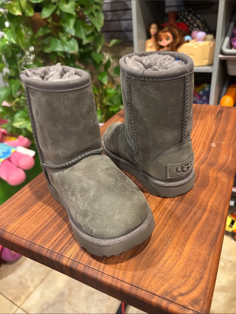 UGG Short Suede Boot in Grey size 8 Kids